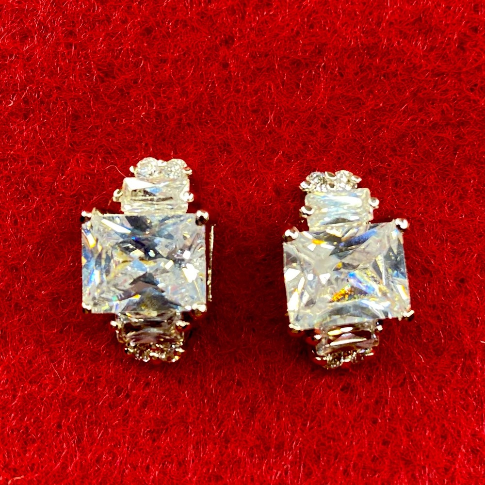 Brilliant Vintage Nolan Miller Swarovski Crystal Earrings